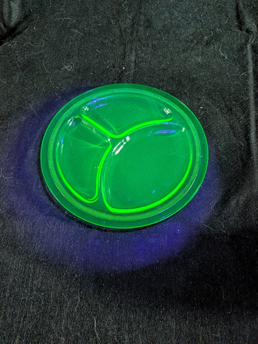 2/40$ Vintage Green uranium Three-Section Divider Plate